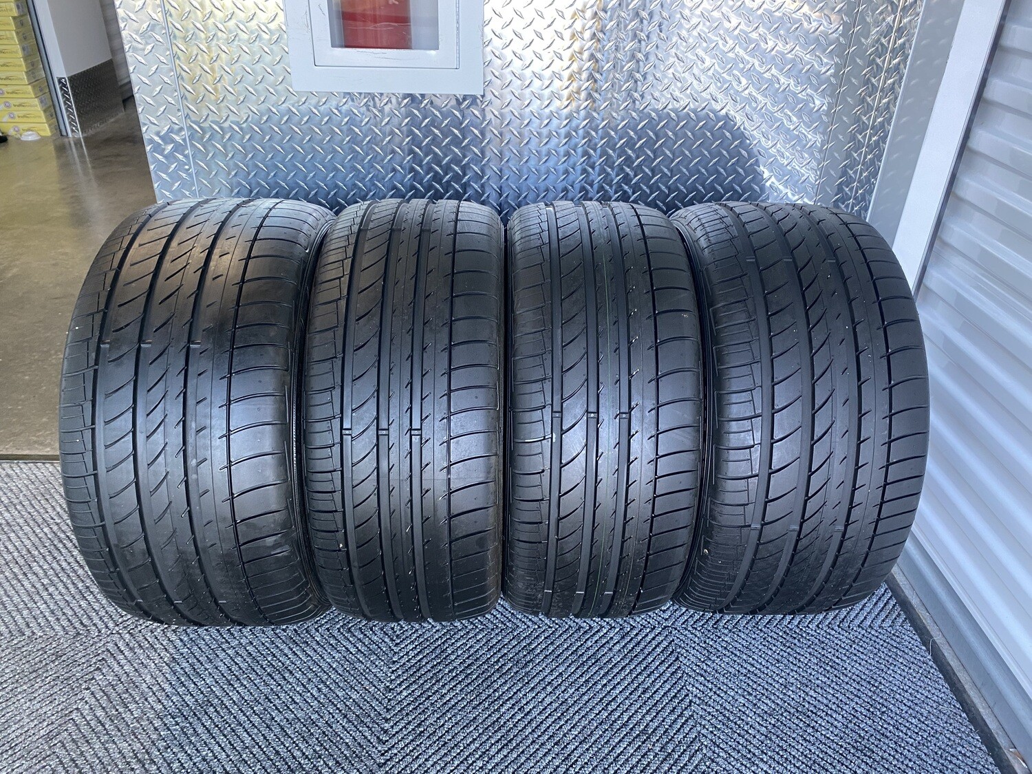 315/35/20 And 275/40/20 Dunlop Runflat Set of 4 Tires