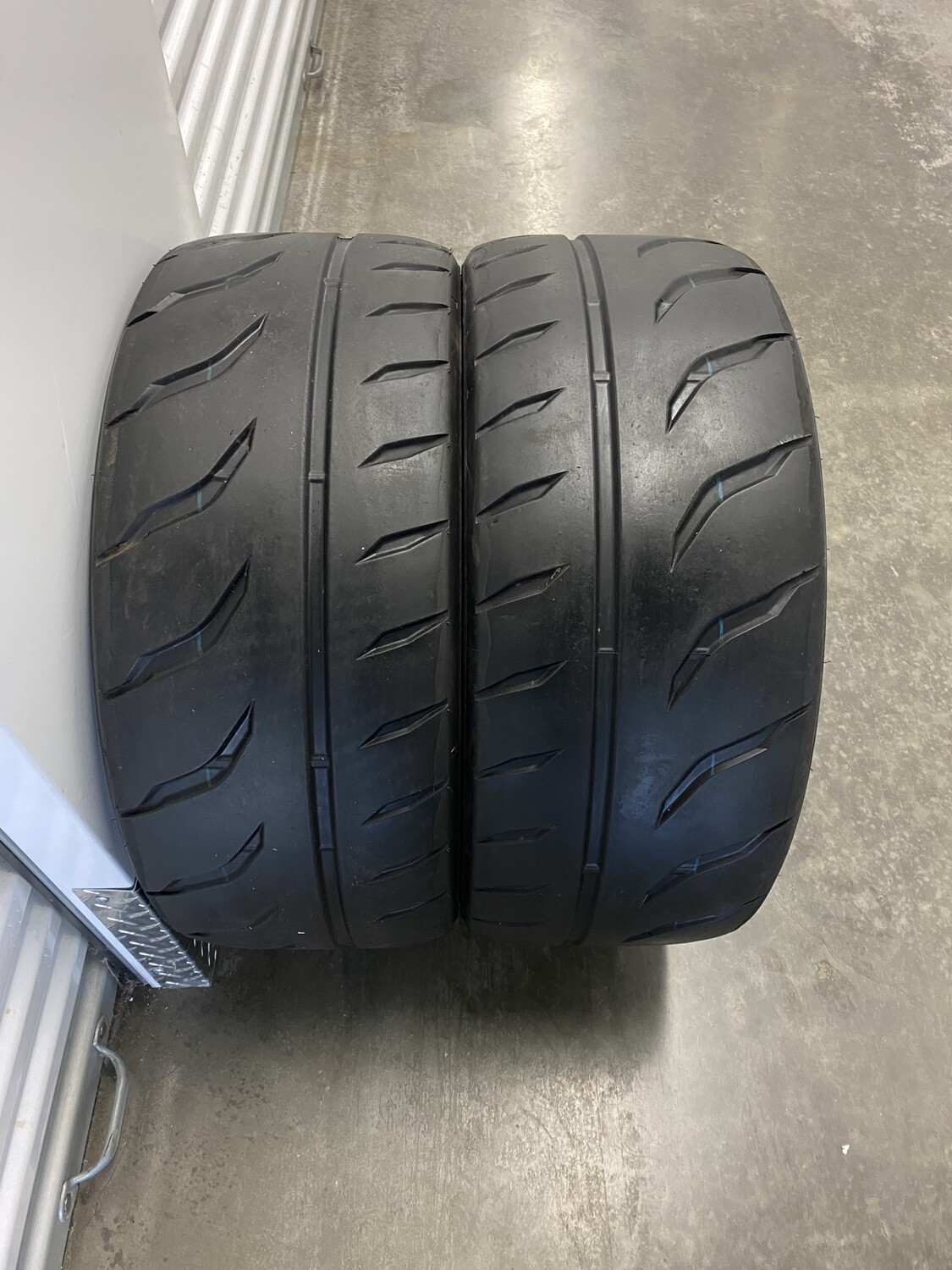 235/35zr19 Toyo Proxes R888R Pair of 2 Tires