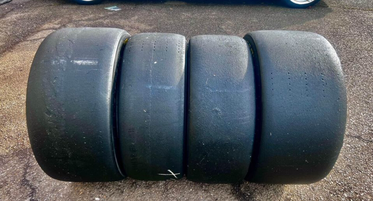 315/705-19  275/675-19 pirelli slicks set Racing Ferrari Challenge Dhb 4 Tires
