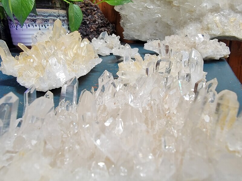 8pc - 8lb quartz crystal cluster flat