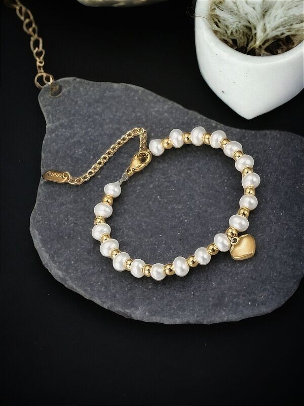 Heart Shape Pendant Bracelet Wich Faux Pearls Heart Shape Pendant Bracelet Wich Faux Pearls