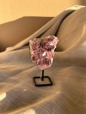 Mini amethist op standaard