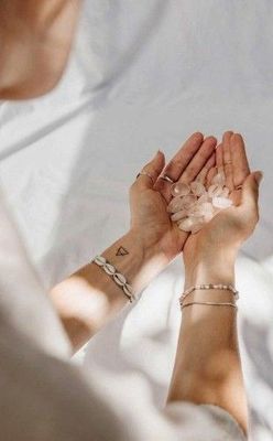 I AM. CONNECTED