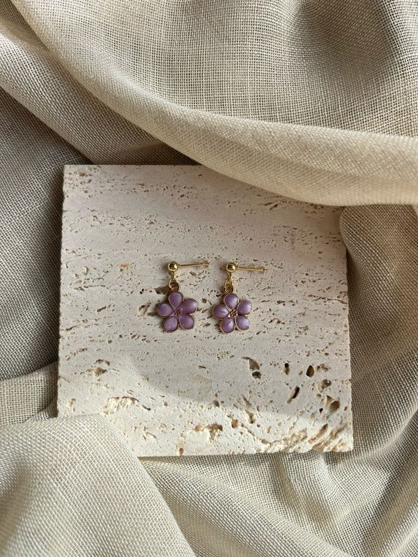 Oorbellen paarse bloem