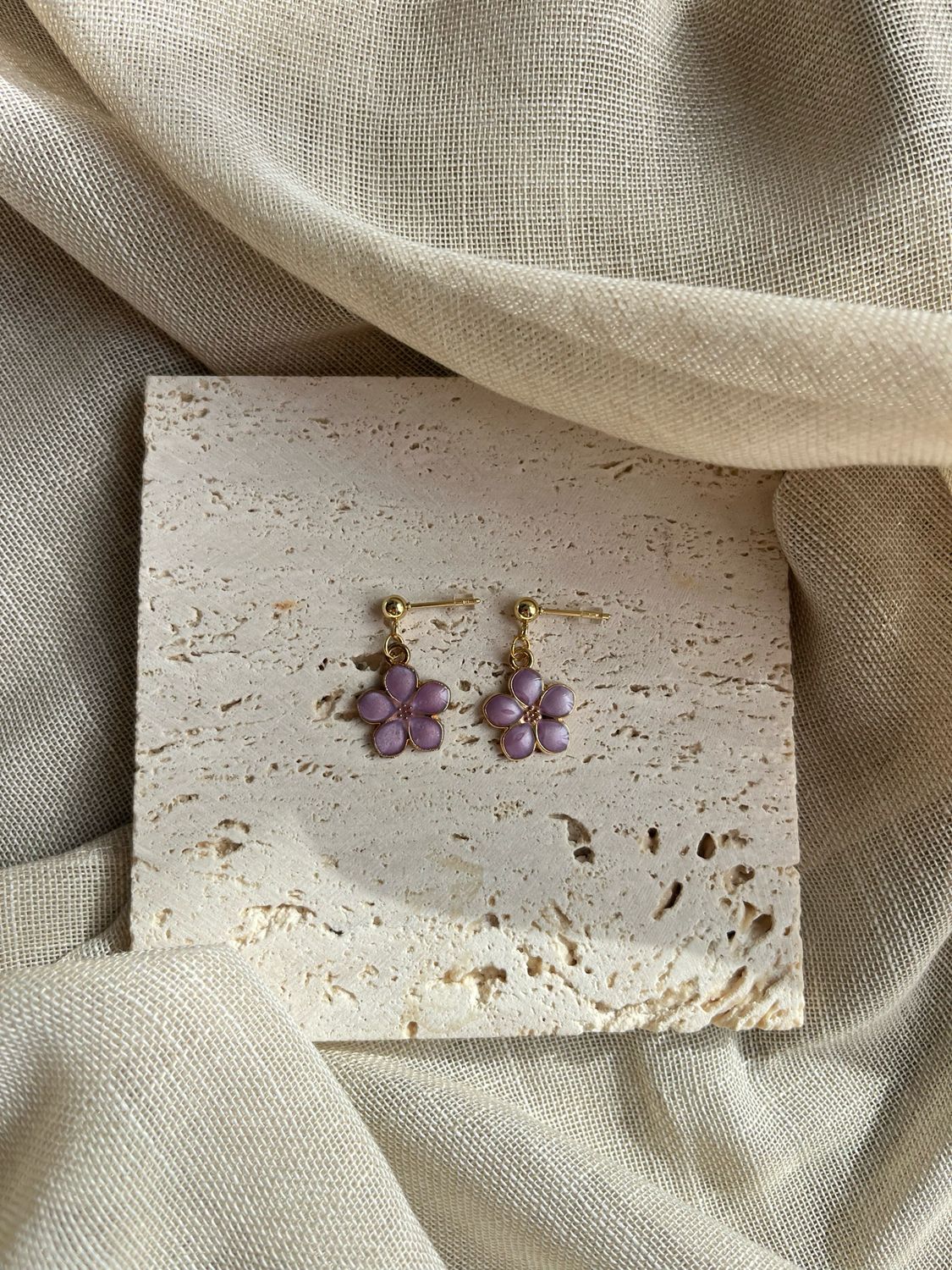 Oorbellen paarse bloem