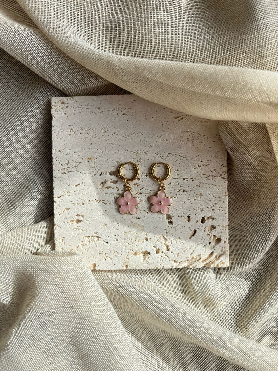 Oorbellen roze bloem