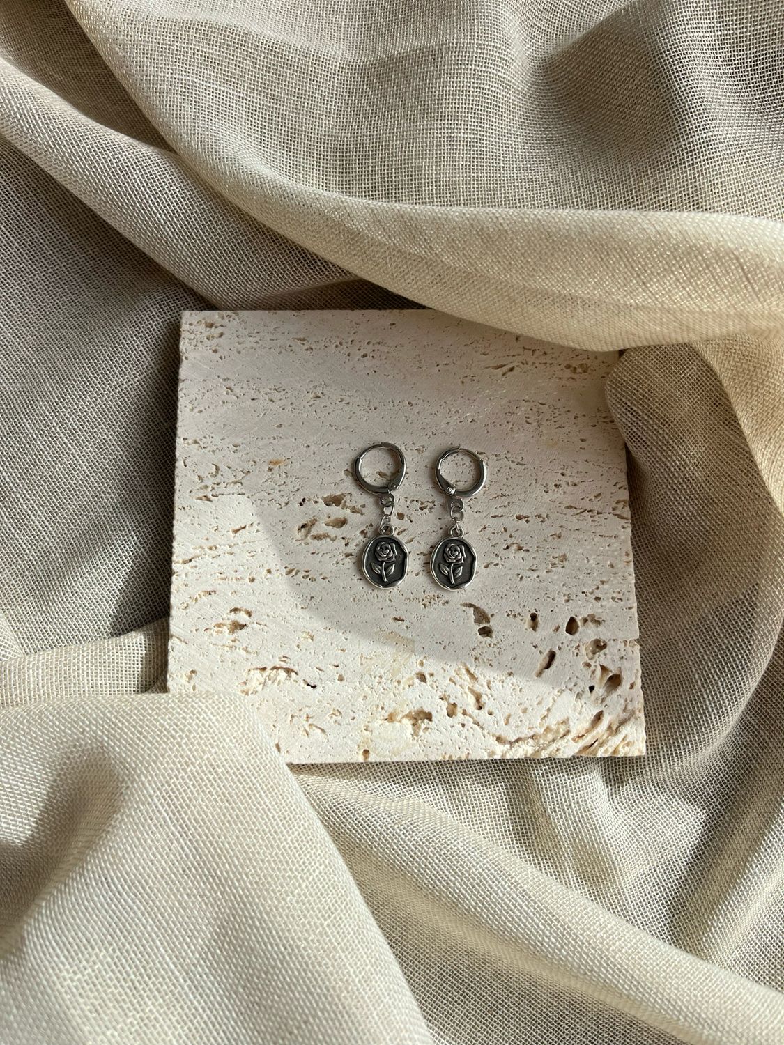 Oorbellen roosje zilver Oorbellen roosje zilver