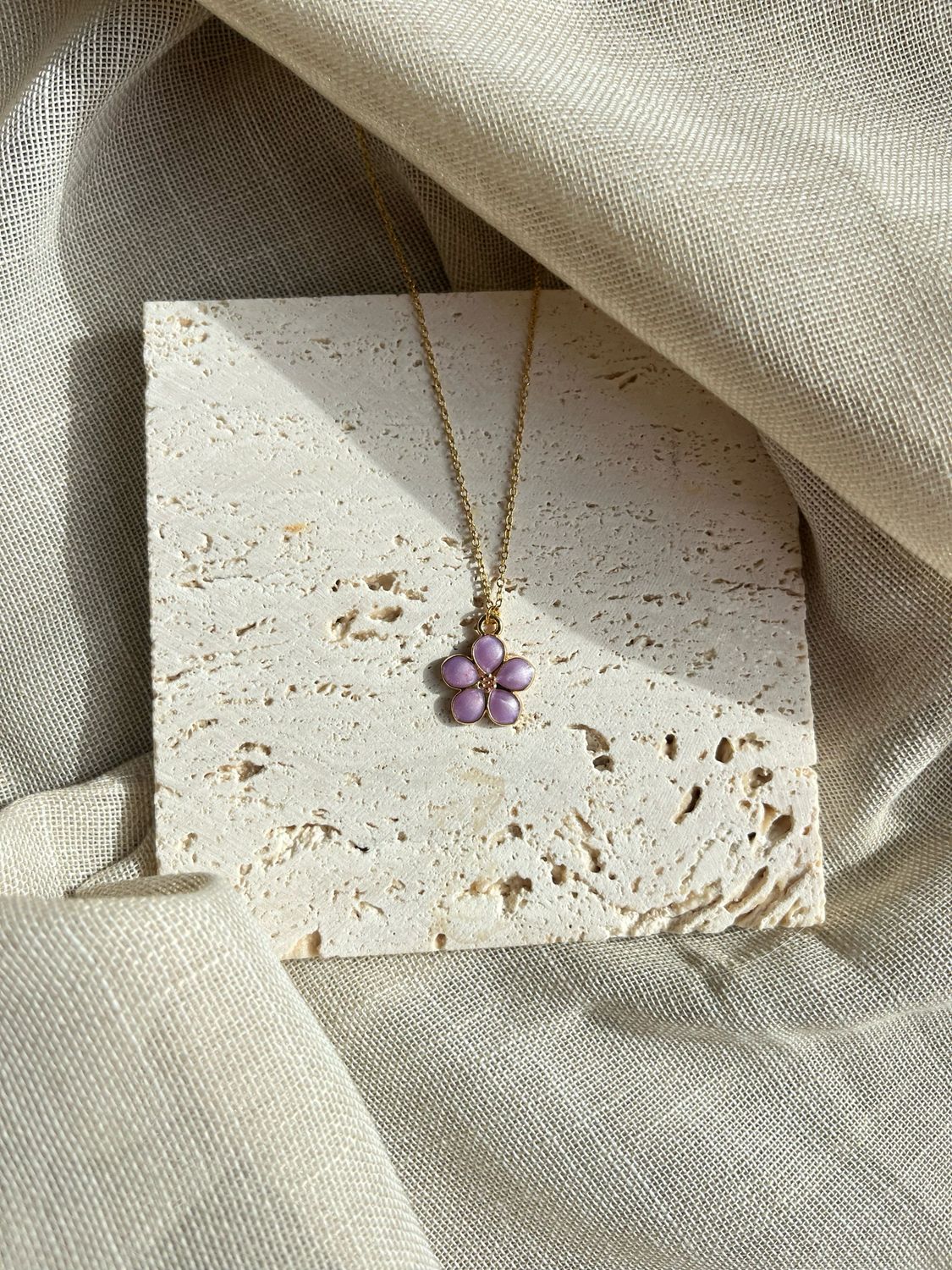 Ketting paarse bloem