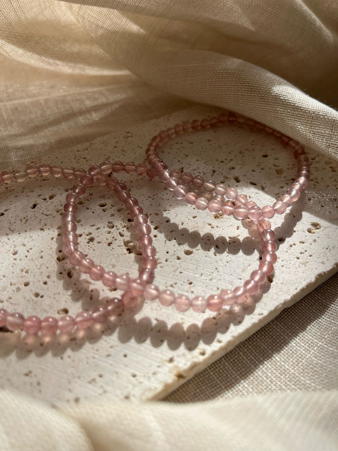 Aardbeienkwarts armband 4mm