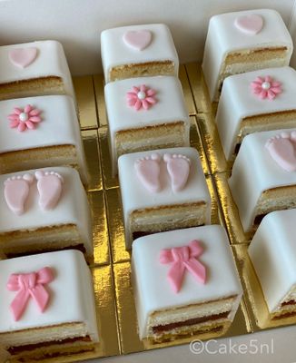 Baby shower petit fours