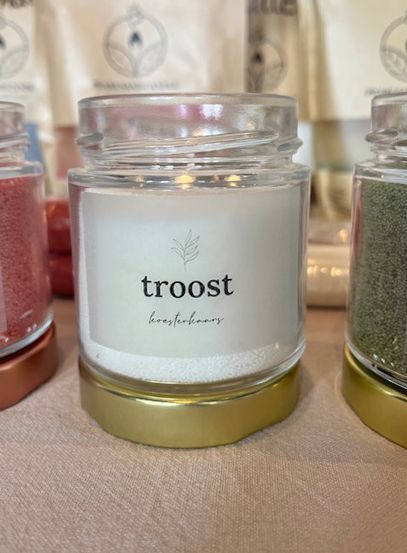 Troost - koesterkaars met kaarsenzand naar keuze