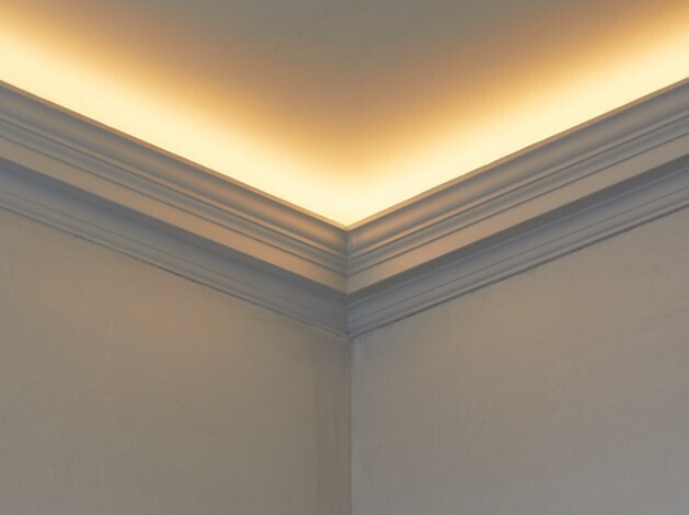 Small Lighting Cornice. Projection: 93mm. Height: 110mm