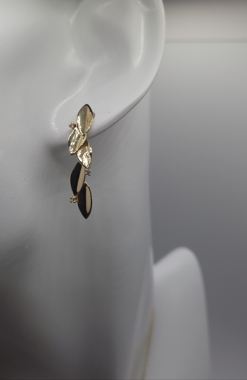 Goldener Blattohrschmuck