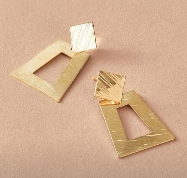 Gold earrings (2 Left)