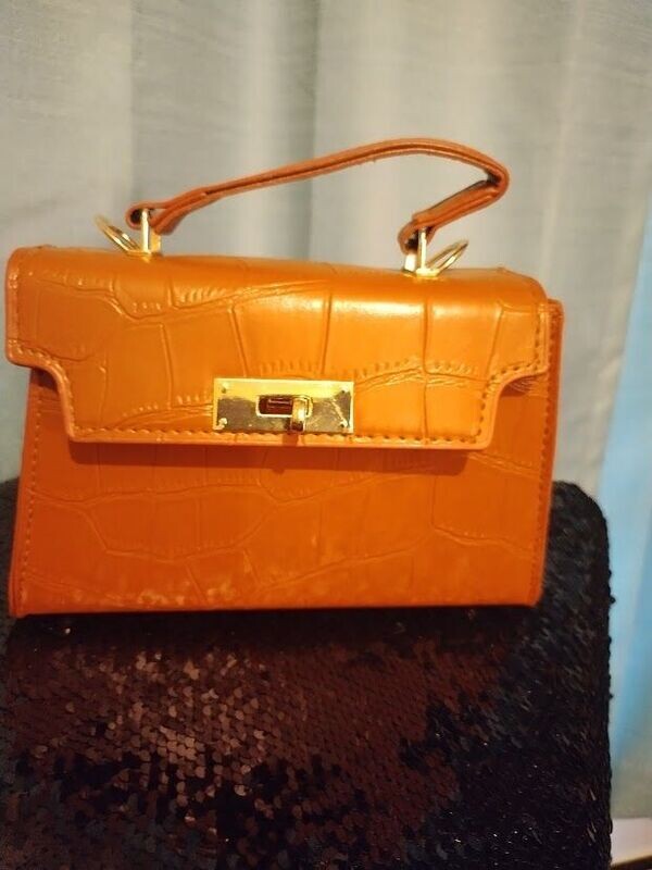 Small Brown handbag $8.00