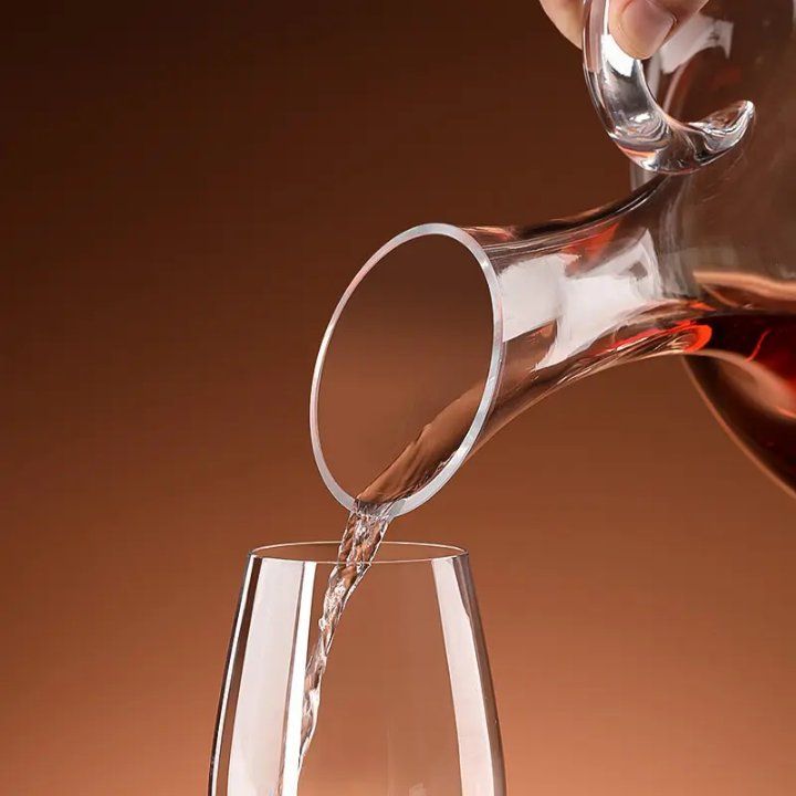 Elegant Crystal Wine Decanter