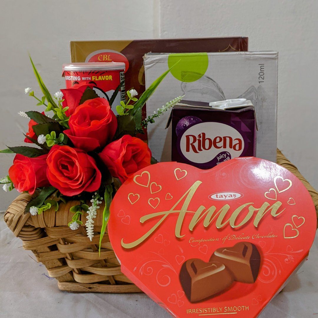 Exquisite Valentines day Gift Hamper