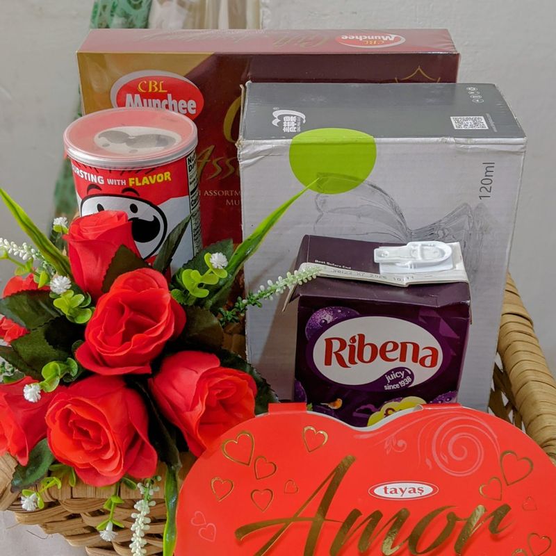 Exquisite Valentines day Gift Hamper