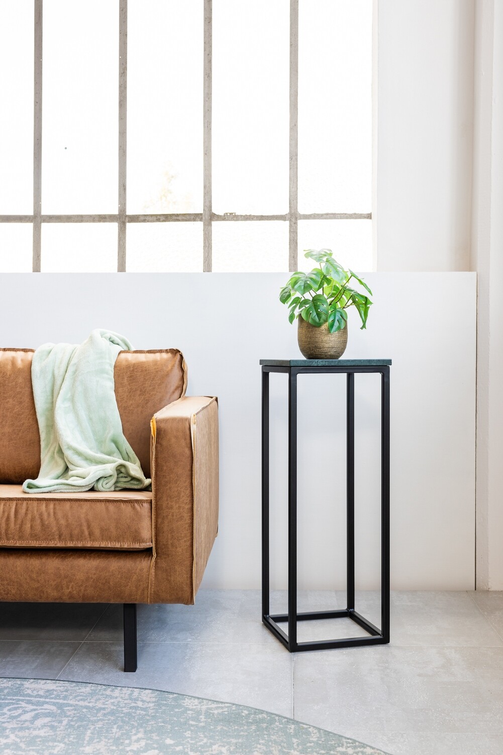 Zuil - Pluto, Tafelblad: Verde Guatemala - Marmer