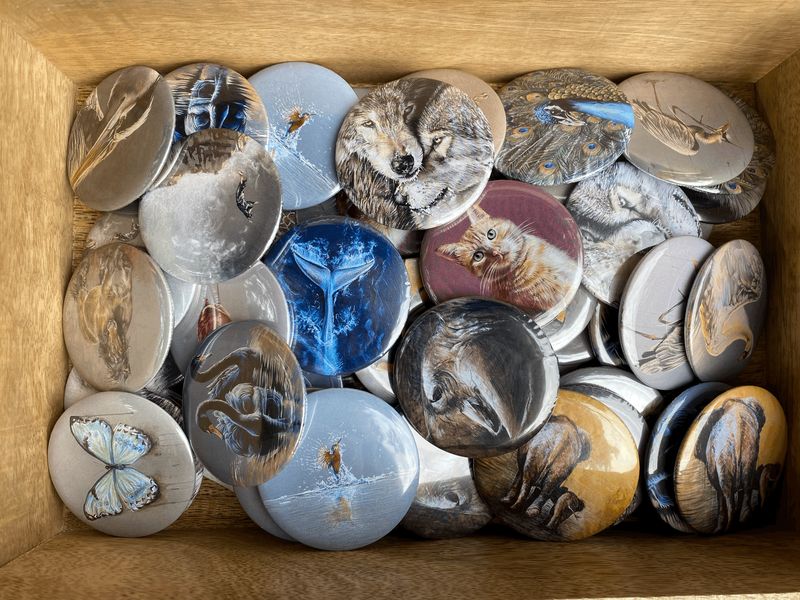 BUTTONS