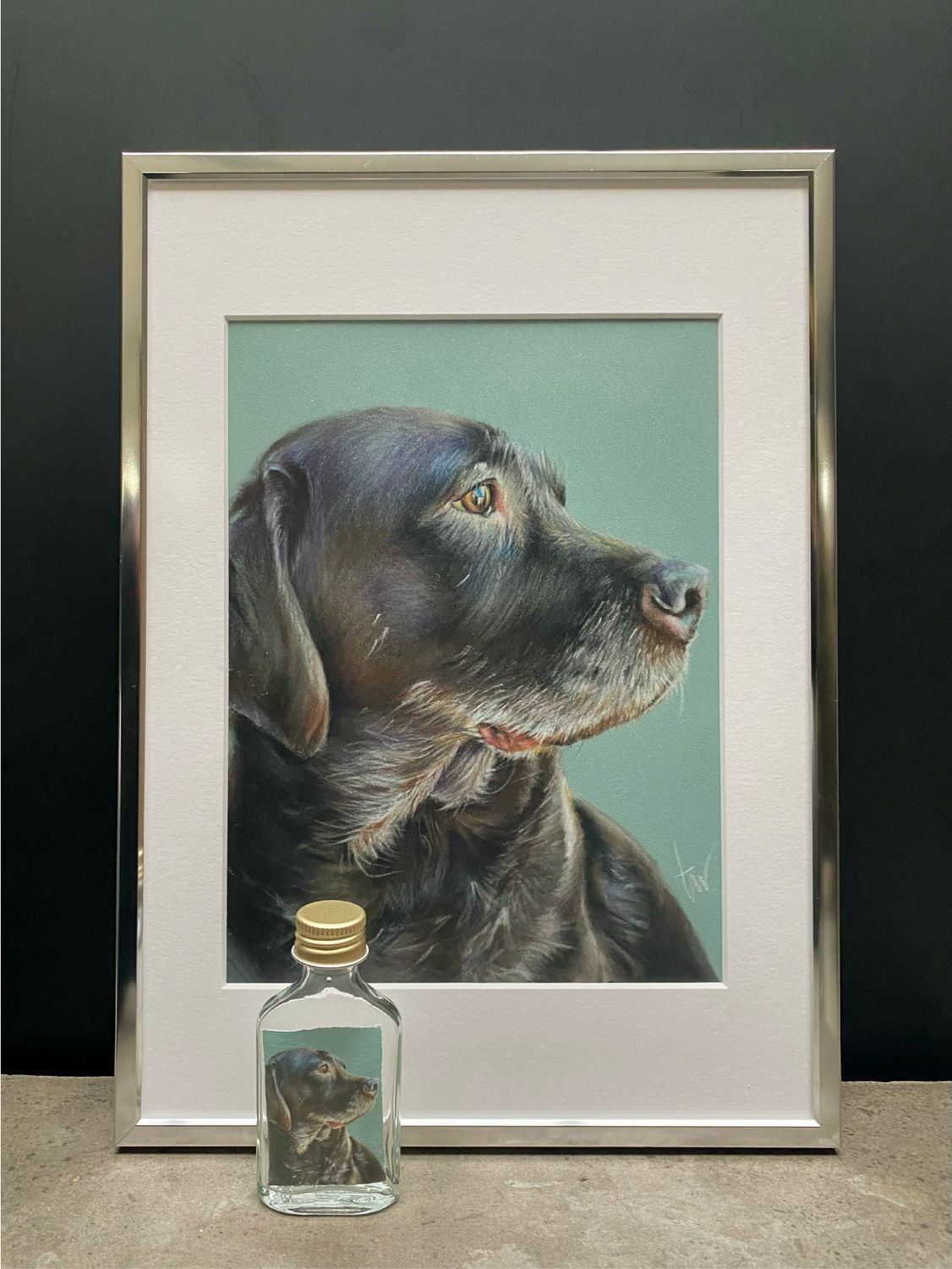 KOESTERPORTRET &amp; KOESTERFLESJE, Formaat: portret A5 (incl. kader 20x28cm en koesterflesje)