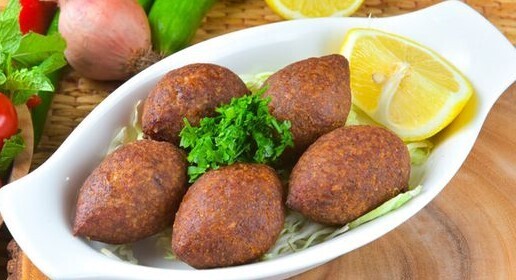 Gebakken Kebbeh Met Kipgehakt