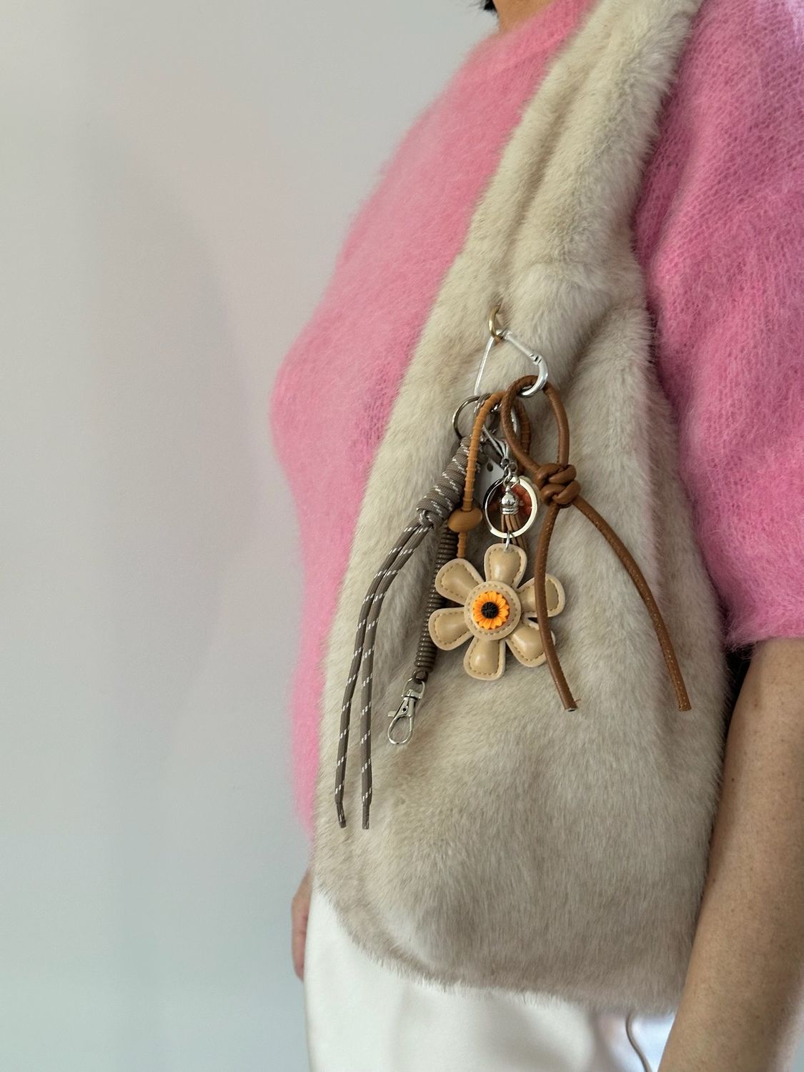 Key Chain Flower Beige