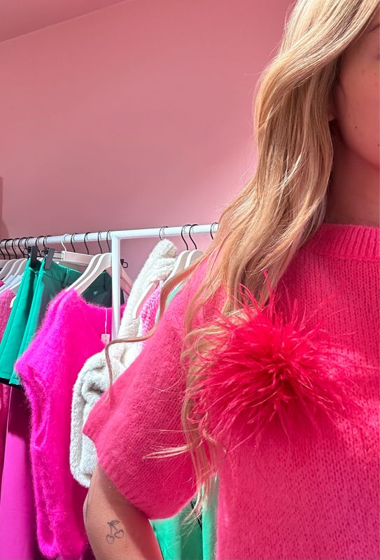 Feather Dark Pink