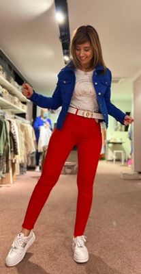 Rode jeansbroek Rode jeansbroek