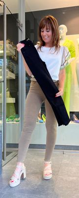 Zwarte jeansbroek (MAAT 34) Zwarte jeansbroek (MAAT 34)