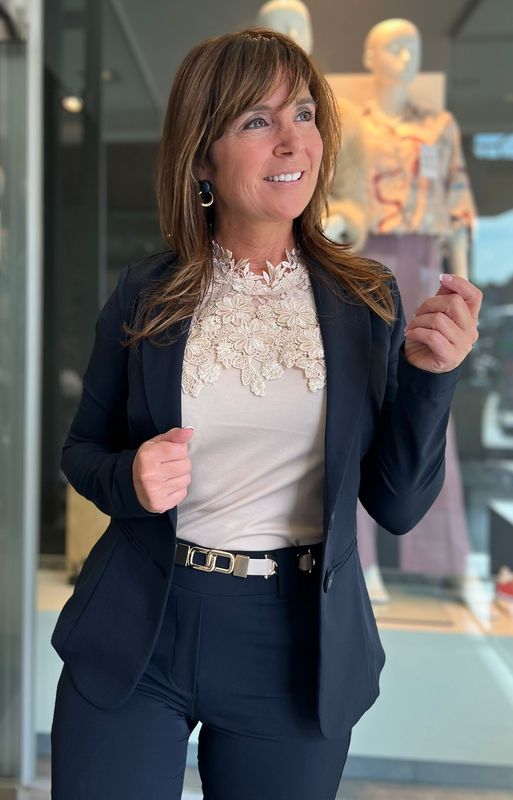 Blazer in travelstof verkrijgbaar in drie verschillende kleuren