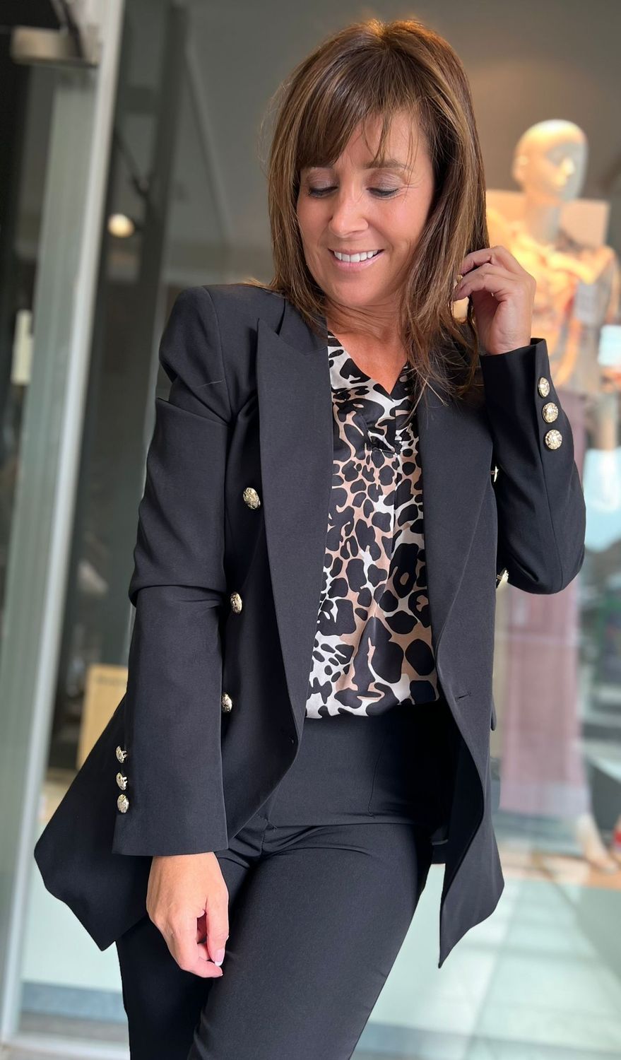 Zwarte blazer met goudkleurige knopen