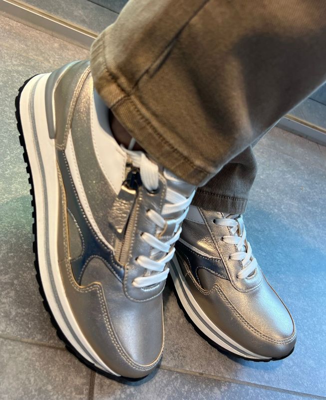 Goudkleurige sneakers Gabor