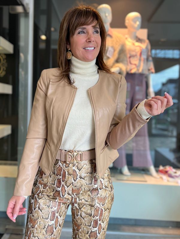 Lederlook jasje in het beige
