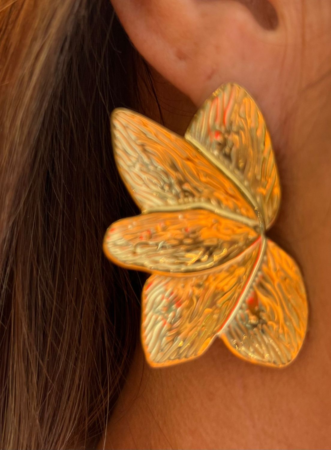 Goudkleurige oorbellen