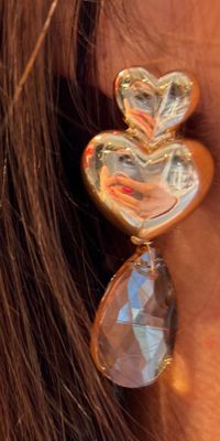 Goudkleurige oorbellen met hartmotief