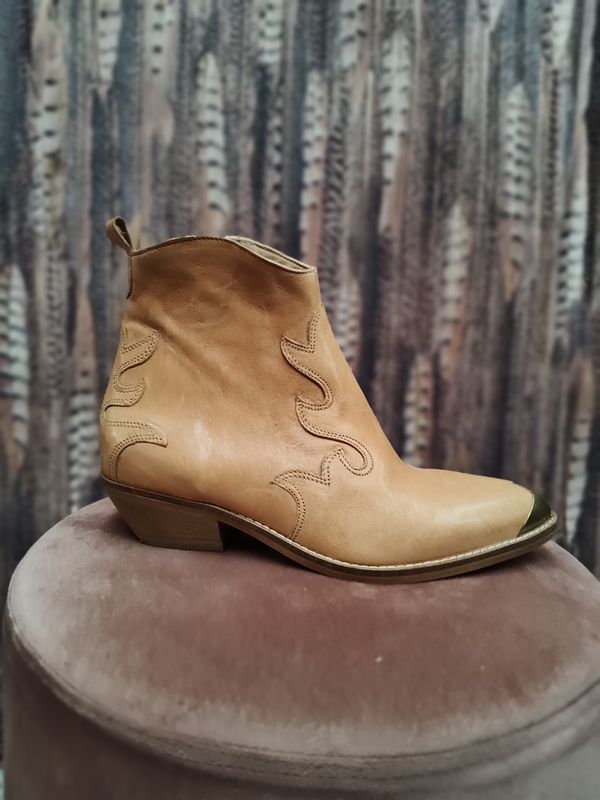 Enkellaarsjes in het beige