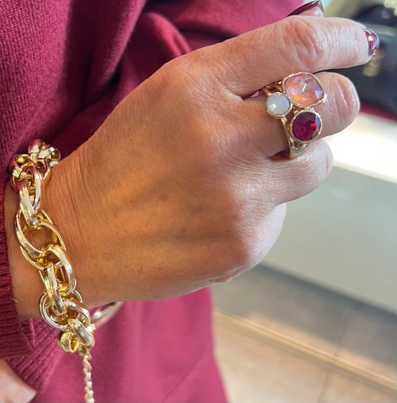 Ring met drie verschillende steentjes