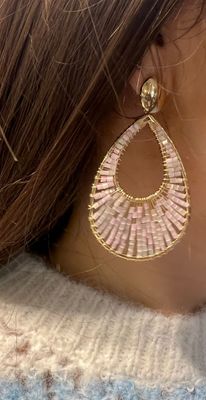 Oorbellen met roze tinten
