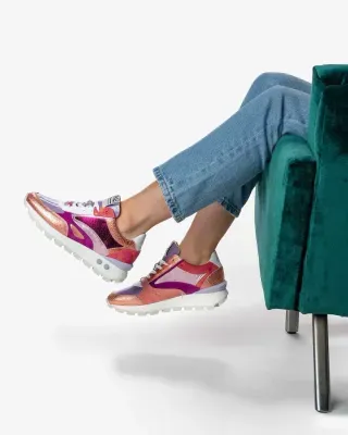 Kleurrijke sneaker van Floris Van Bommel