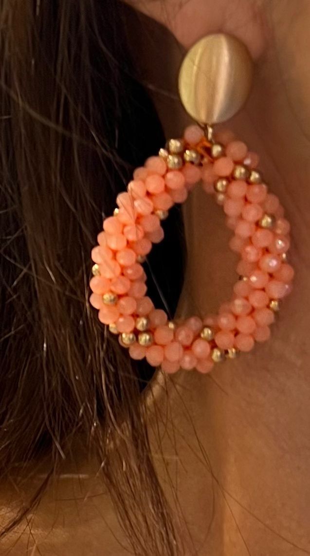 Oorbellen in het oranje
