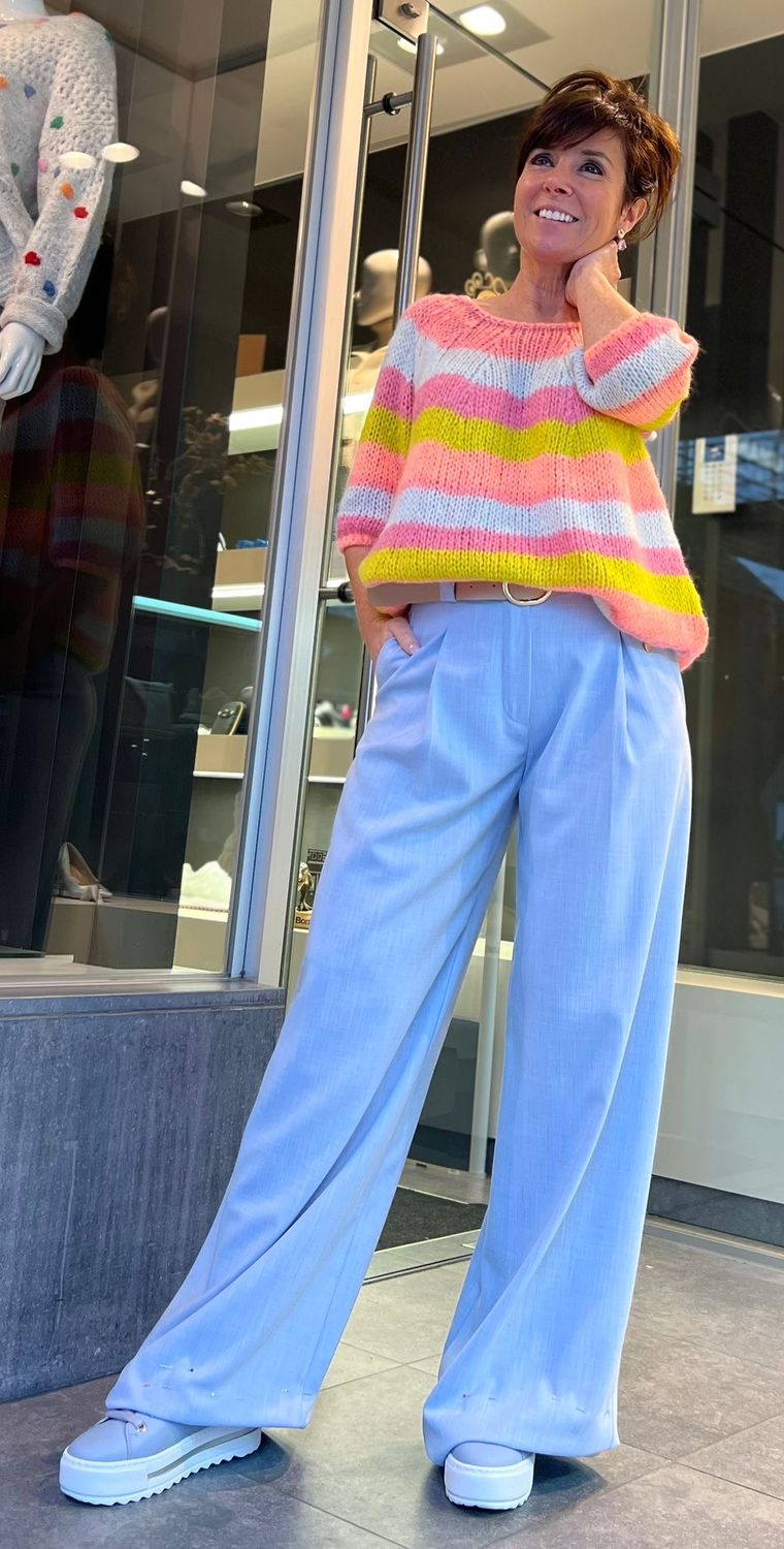 Wijde geklede broek in het licht blauw (MAAT XS)