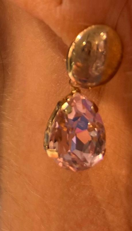 Licht roze oorbellen met steentje