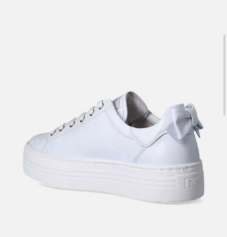 Witte sneakers van Nero Giardini met strik