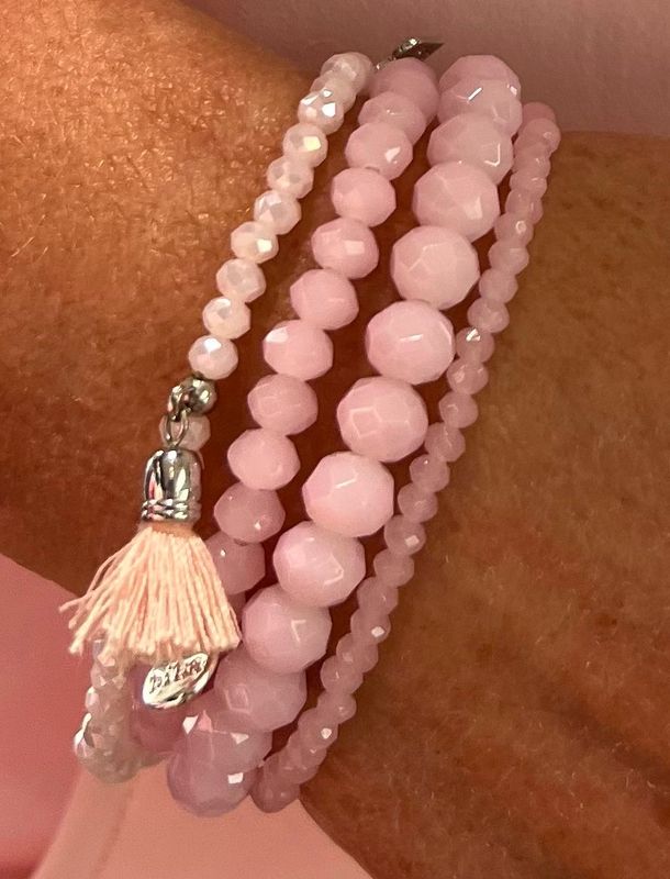 Set van 4 armbandjes in het lichtroze