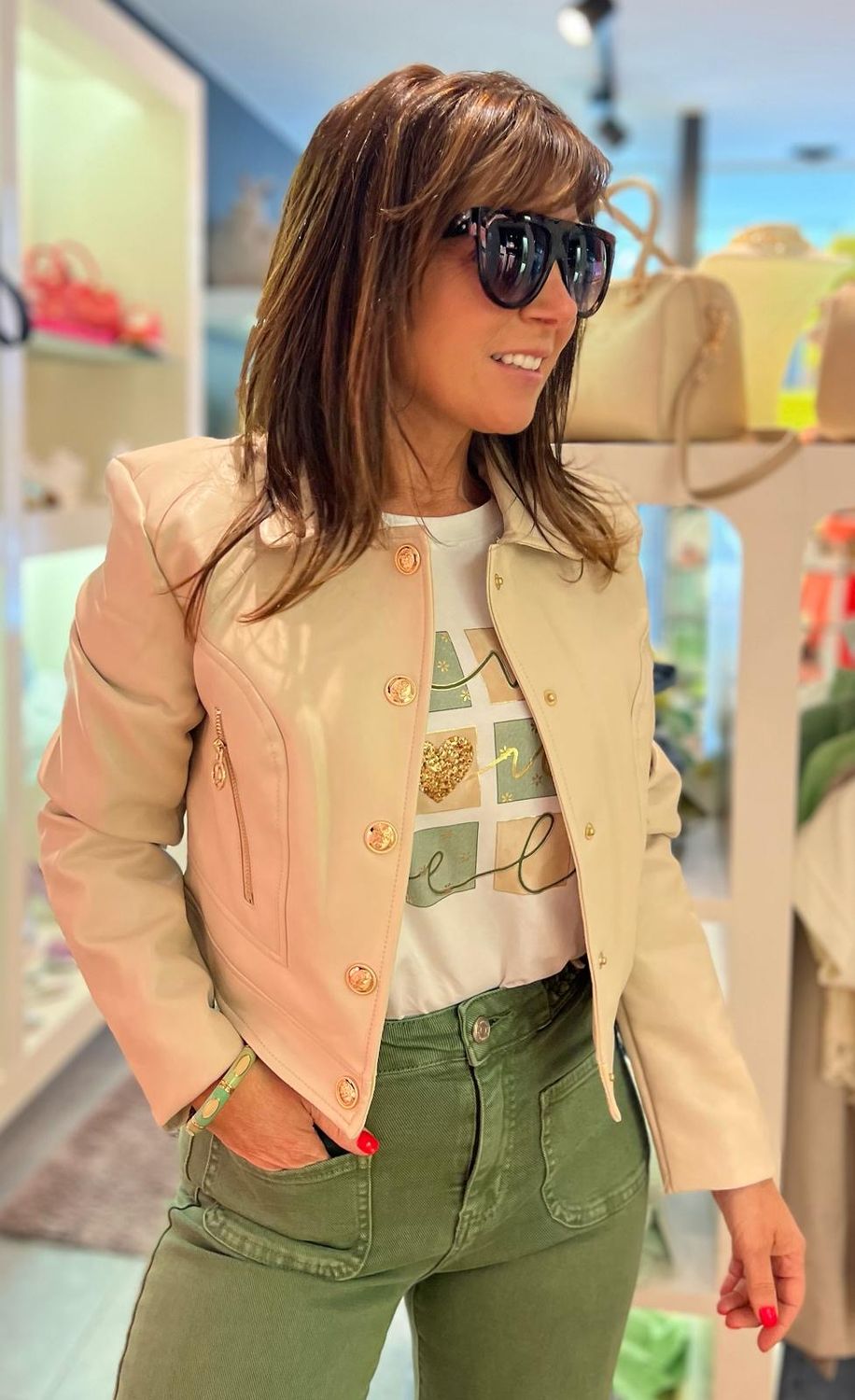 Lederlook jasje in het beige met gouden knoopjes