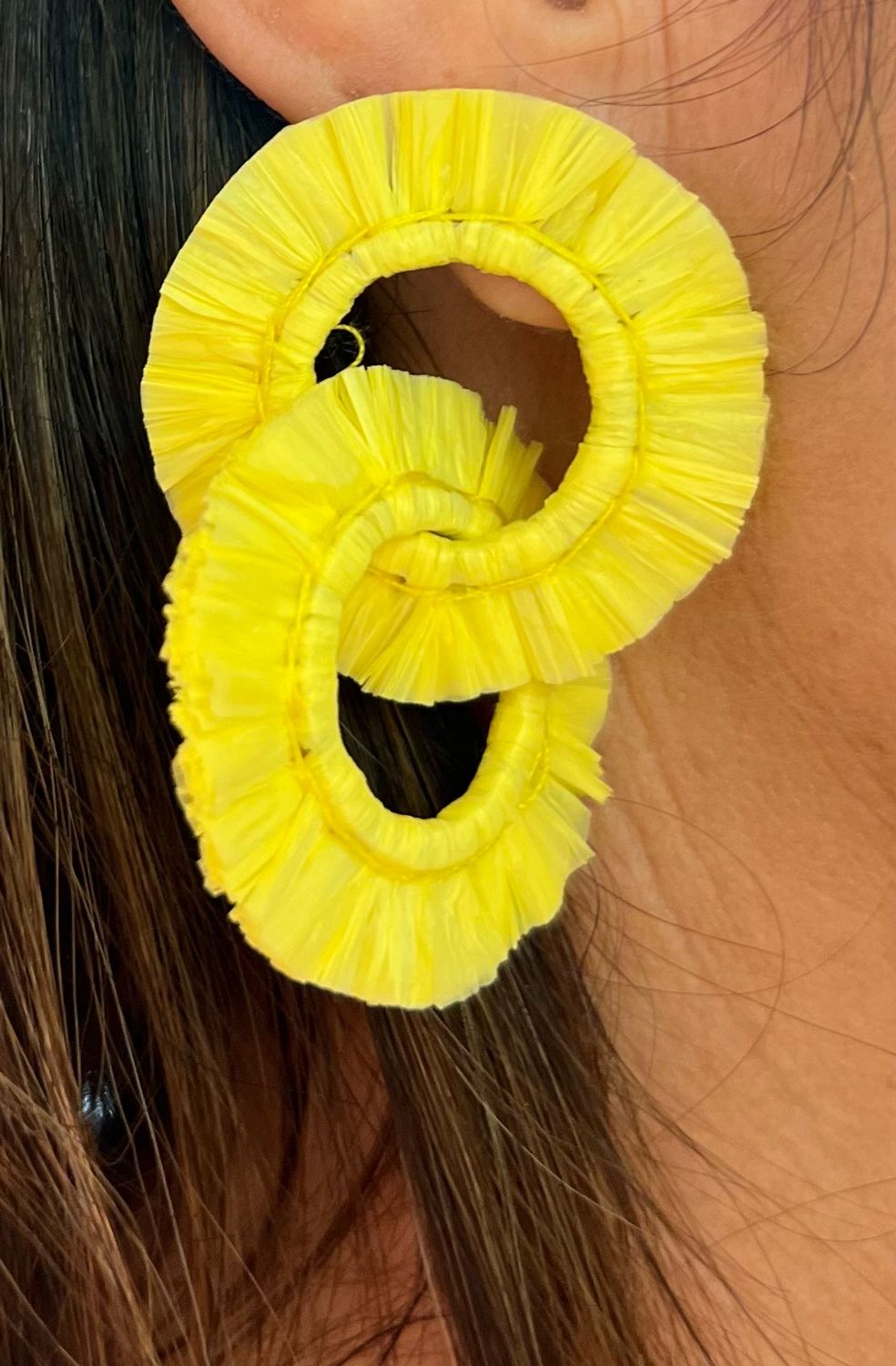 Speciale gele oorbellen