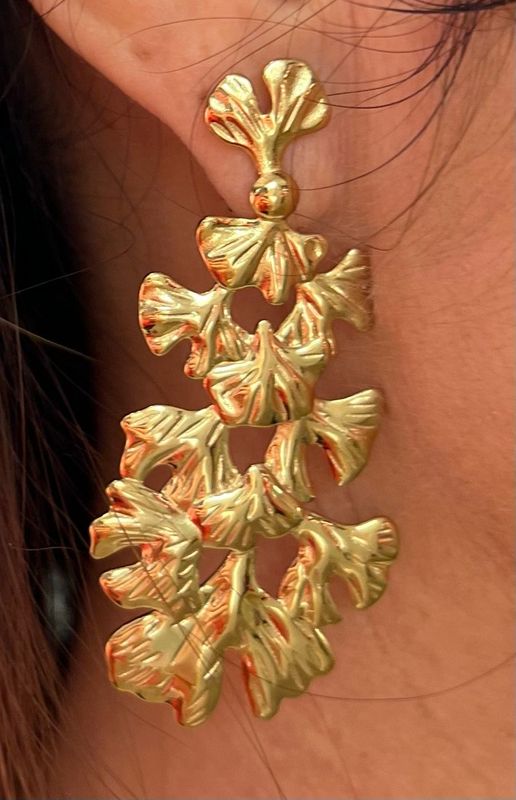 Goudkleurige oorbellen