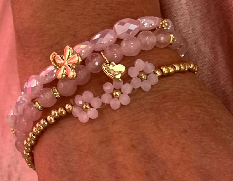 Set van drie armbanden in het roze