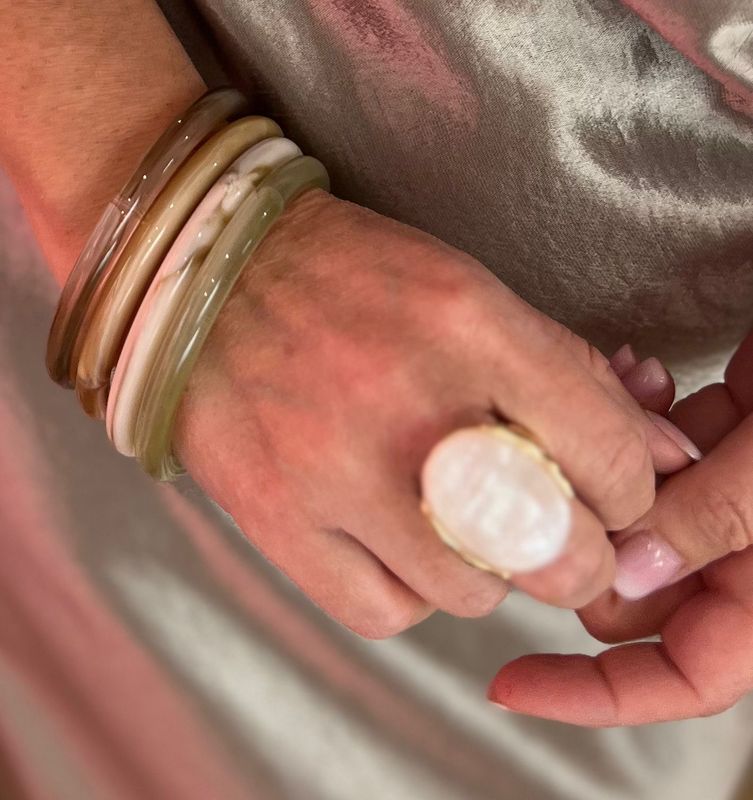 Set van vier armbanden